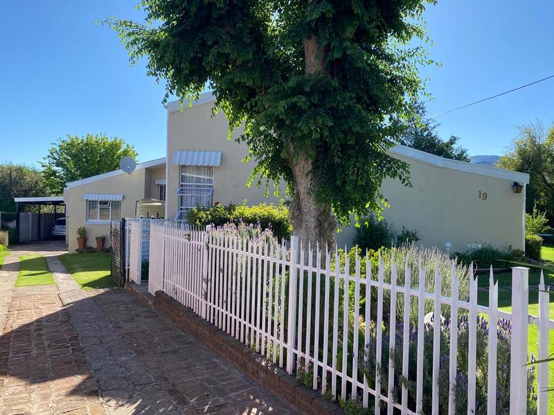 To Let 4 Bedroom Property for Rent in Bergsig Eastern Cape